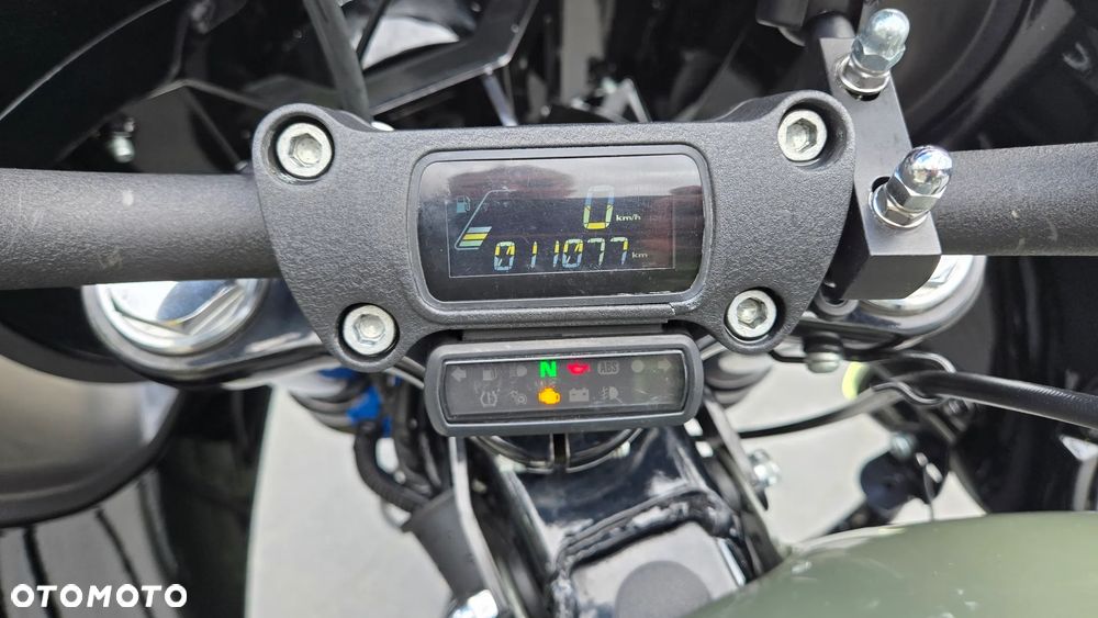 Harley-Davidson Softail Street Bob - 24