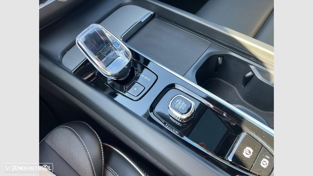 Volvo XC 60 2.0 T6 PHEV Plus Dark AWD - 15