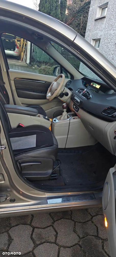 Renault Scenic 1.9 dCi Privilege - 24