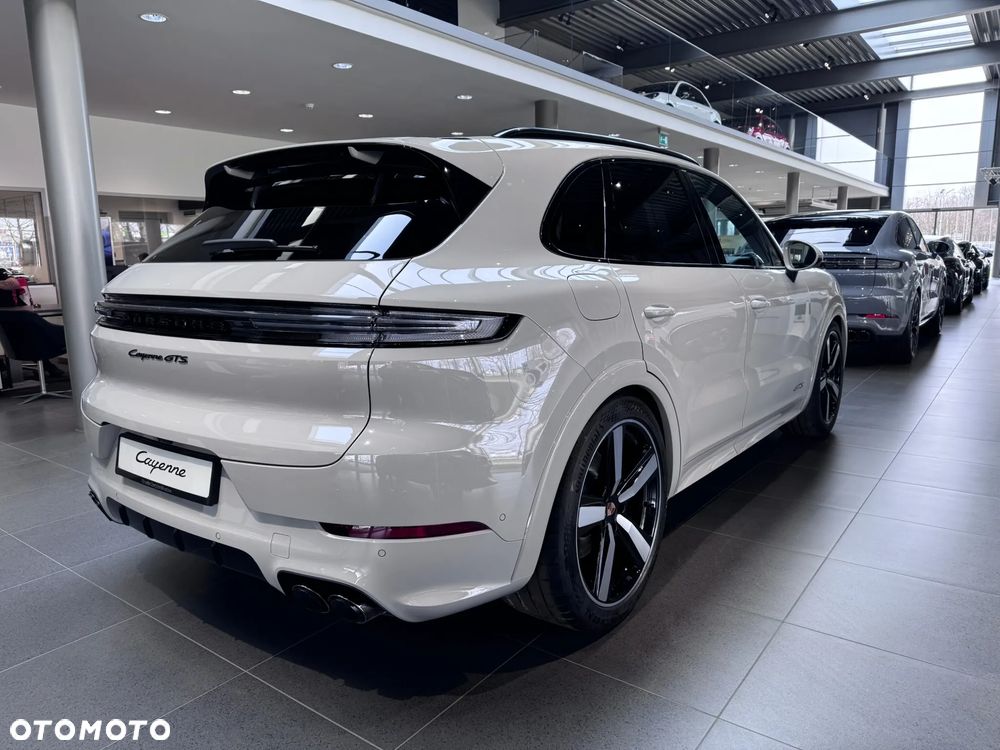 Porsche Cayenne - 4