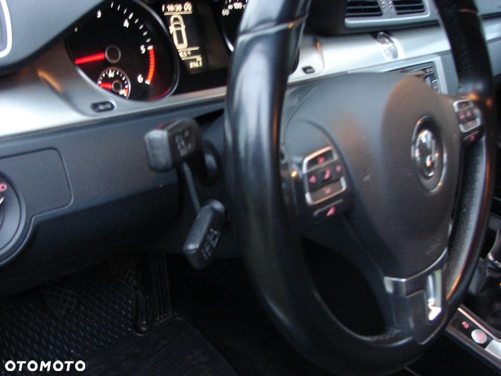 Volkswagen Passat - 11