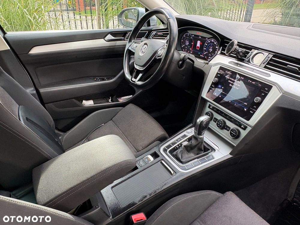 Volkswagen Passat 2.0 TDI SCR Comfortline DSG - 11