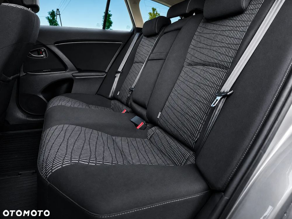 Toyota Avensis 1.8 Sol plus NAVI - 13