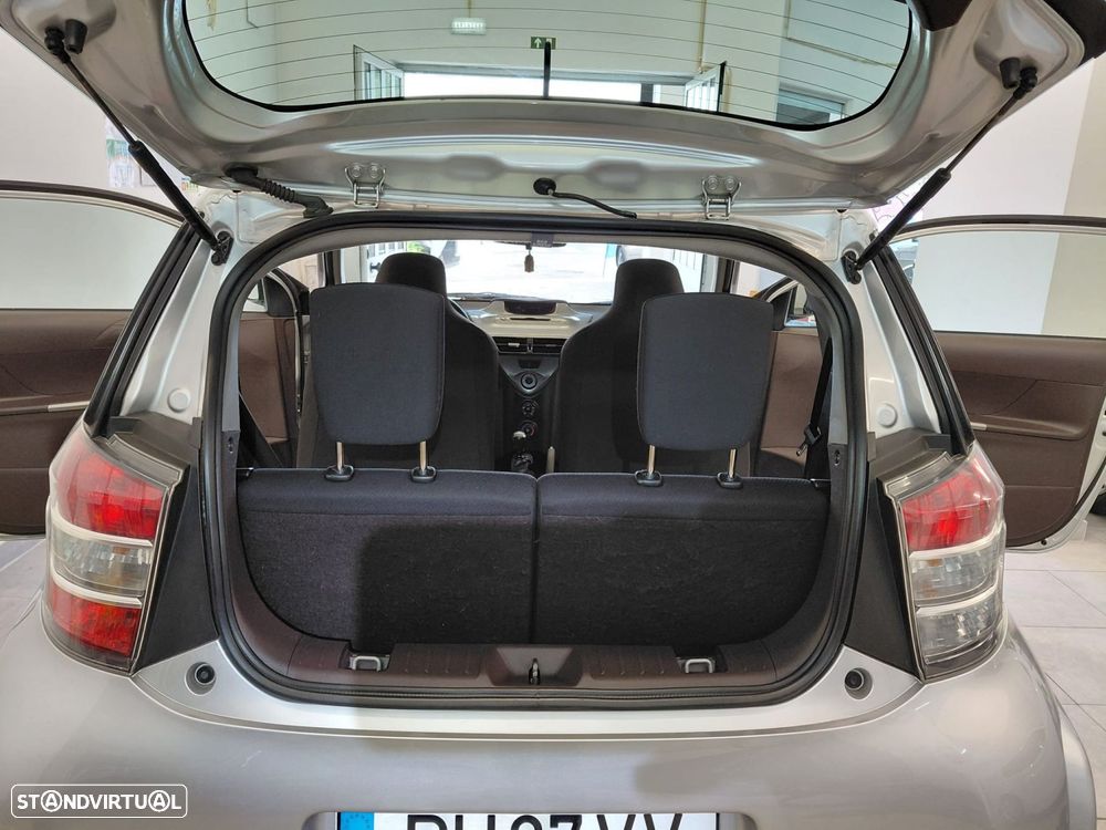 Toyota iQ 1.0 VVT-i - 9