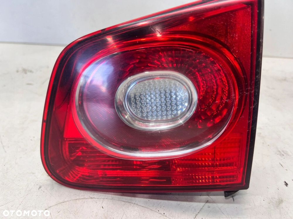 LAMPA PRAWY TYŁ Z KLAPY VW TIGUAN 5N0945094B - 1