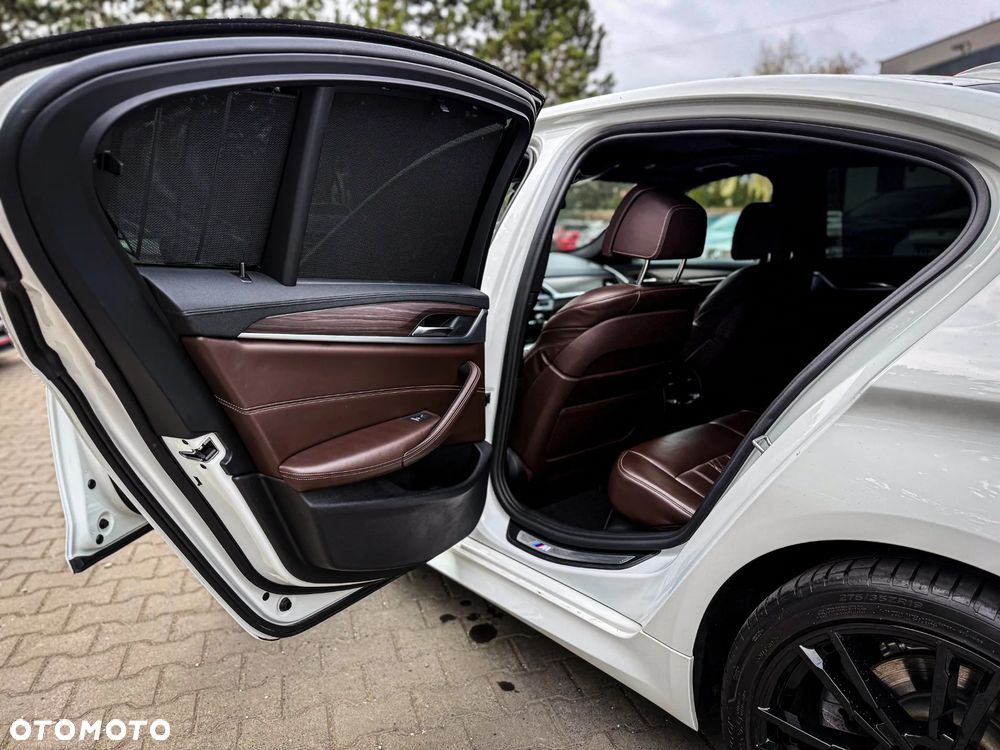BMW Seria 5 520d xDrive M Sport Edition - 11