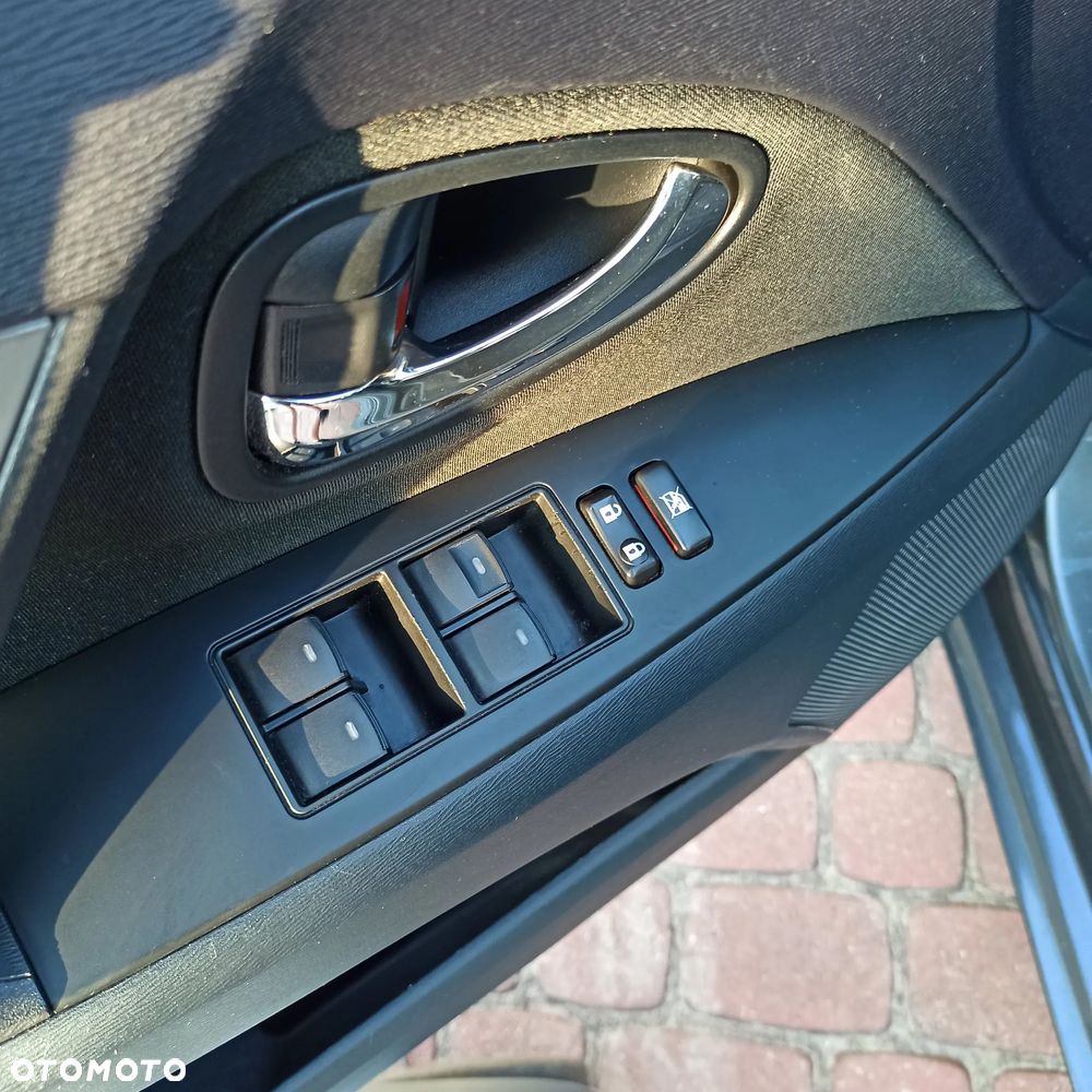 Toyota Avensis 1.8 Premium - 6