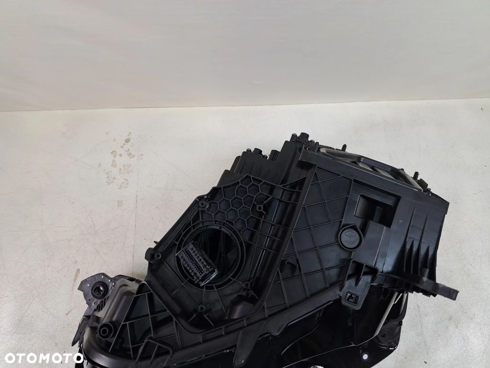 LAMPA PRAWA AUDI Q3 2 II 83A LED 83A941034 - 11