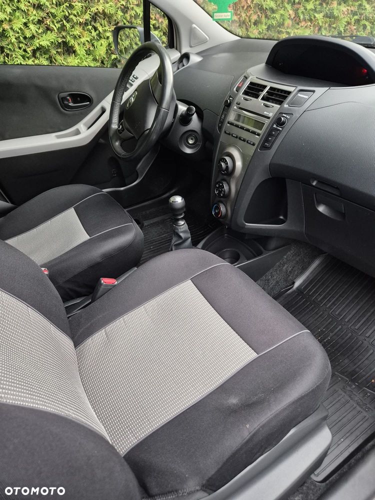 Toyota Yaris - 12