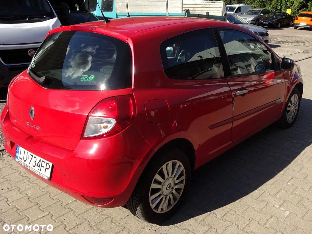 Renault Clio - 10