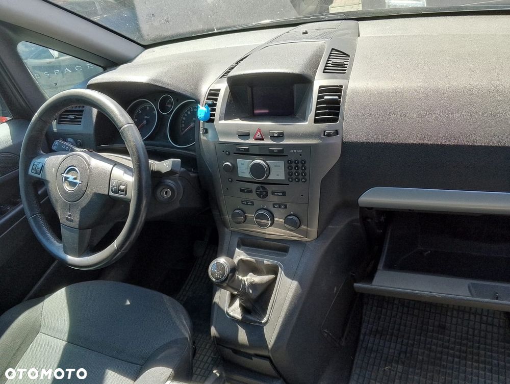 Opel Zafira B (05-08r.) 1.9CDTI 119KM. Silnik LPM Z19DT 5153631 Skrzynia MZ4 /  M32   [Przeł. 3.65] (OEM 55561228) lakier Z20Z (Z 20Z) (20Z), 4DU .Cały na części.GWARANCJA !!! Przód Tył Zestaw Komplet Drzwi Klapa Zderzak Błotnik Maska Grill Atrapa Szyba Pas Lampa Lusterko Boczki Fotel Kanapa Kokpit Deska Rozdzielcza Przełącznik Włącznik Sterownik Przewody Wiązka Instalacja Moduł Komputer Czujnik Listwa Pompa Alternator Wtryski Głowica Rozrusznik Kompresor Sprzęgło Dwumas Silnik Skrzynia ABS Klimatyzacji Paliwa Wspomagania Kolektor Turbina Przepustnica Zawór Chłodnica Koło Hak Belka Sanki Zawieszenie Mcpherson Półoś Amortyzator Wydech Tłumik Zacisk Most - 11