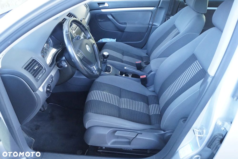 Volkswagen Golf - 10