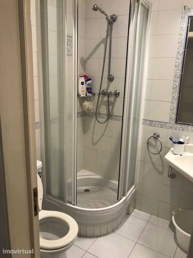 Quarto - localizado em Alameda Lisbon - Grande imagem: 2/34