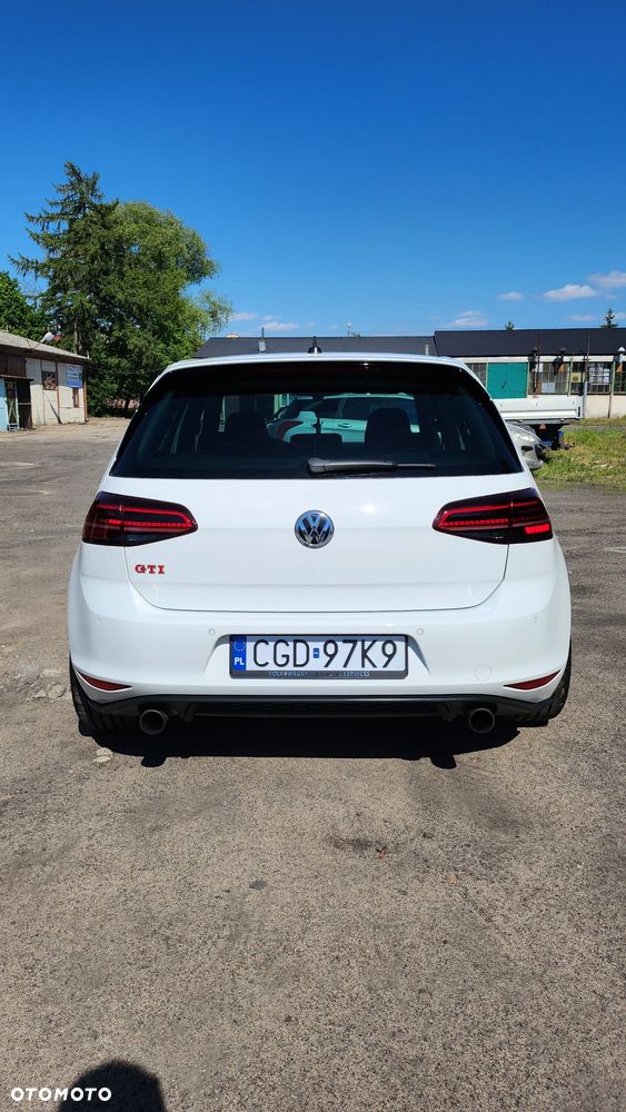 Volkswagen Golf - 6