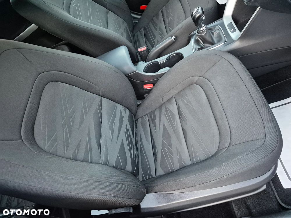 Kia Ceed - 12
