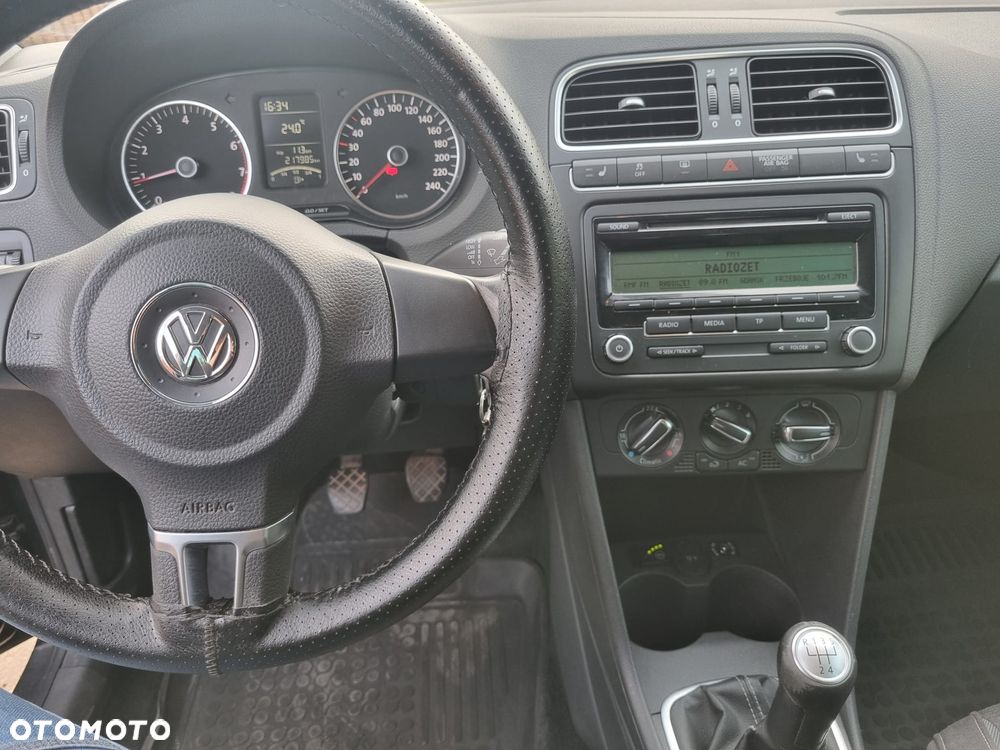 Volkswagen Polo 1.4 16V Comfortline - 12