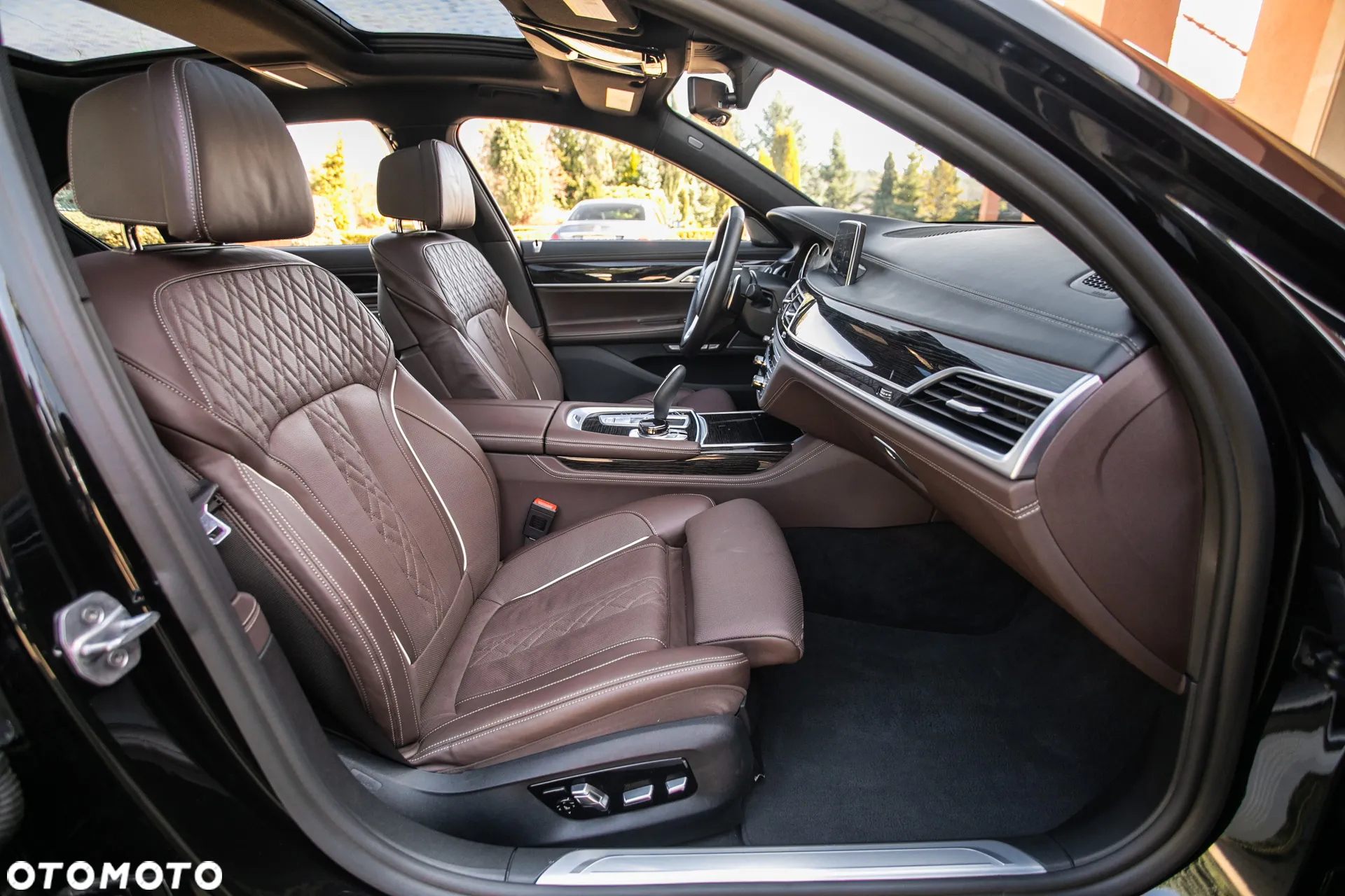 BMW Seria 7 750Li xDrive - 24
