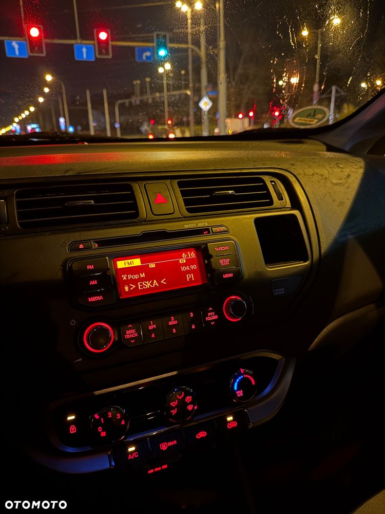 Kia Rio 1.2 Attract - 14