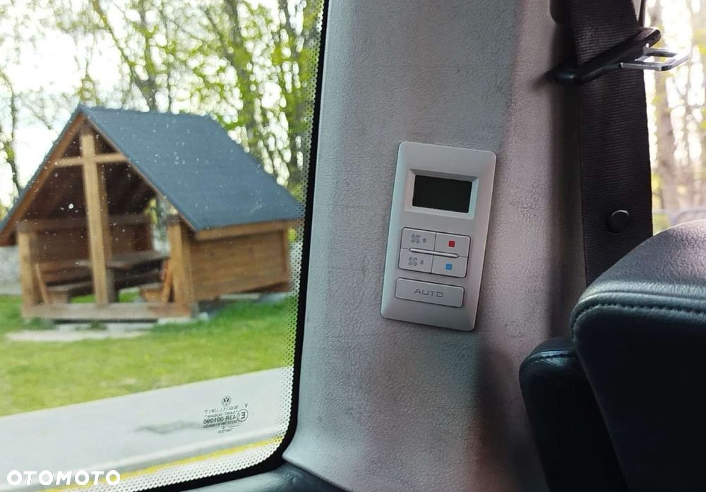Volkswagen Caravelle - 16