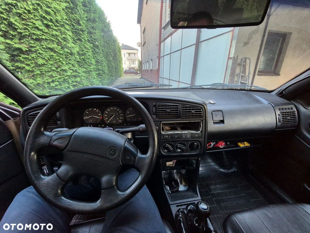 Volkswagen Passat - 4