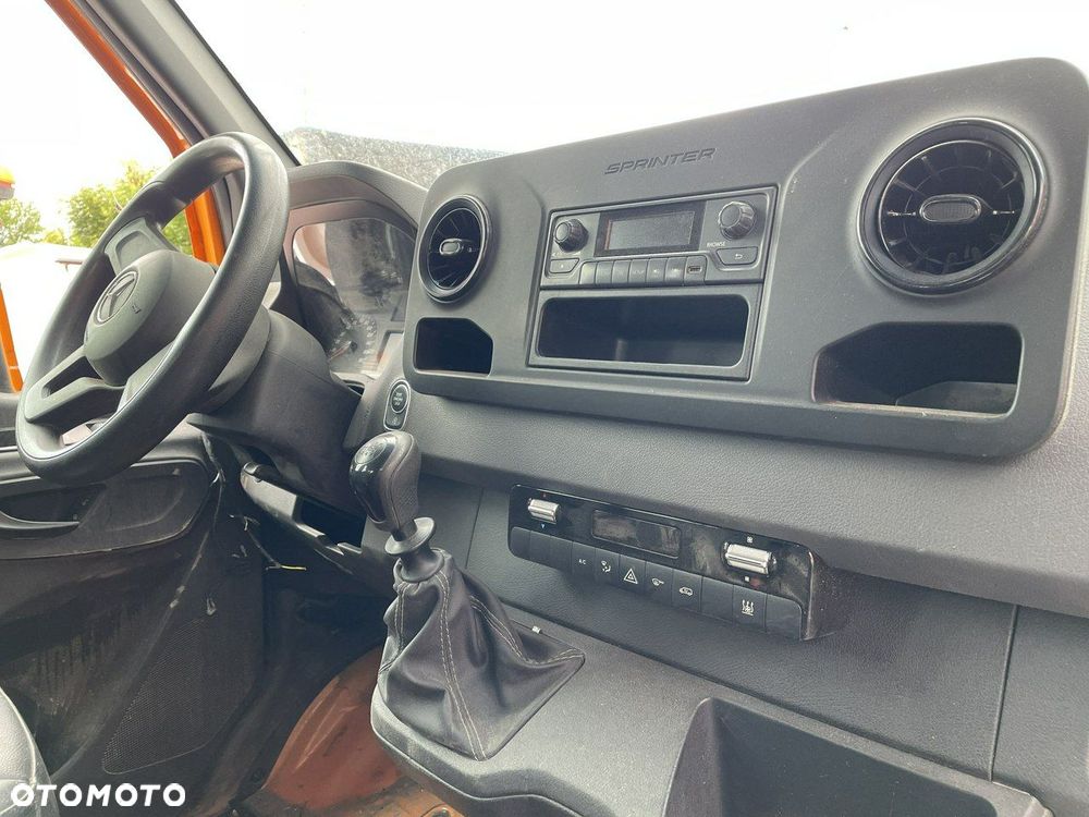 Mercedes-Benz Sprinter - 13