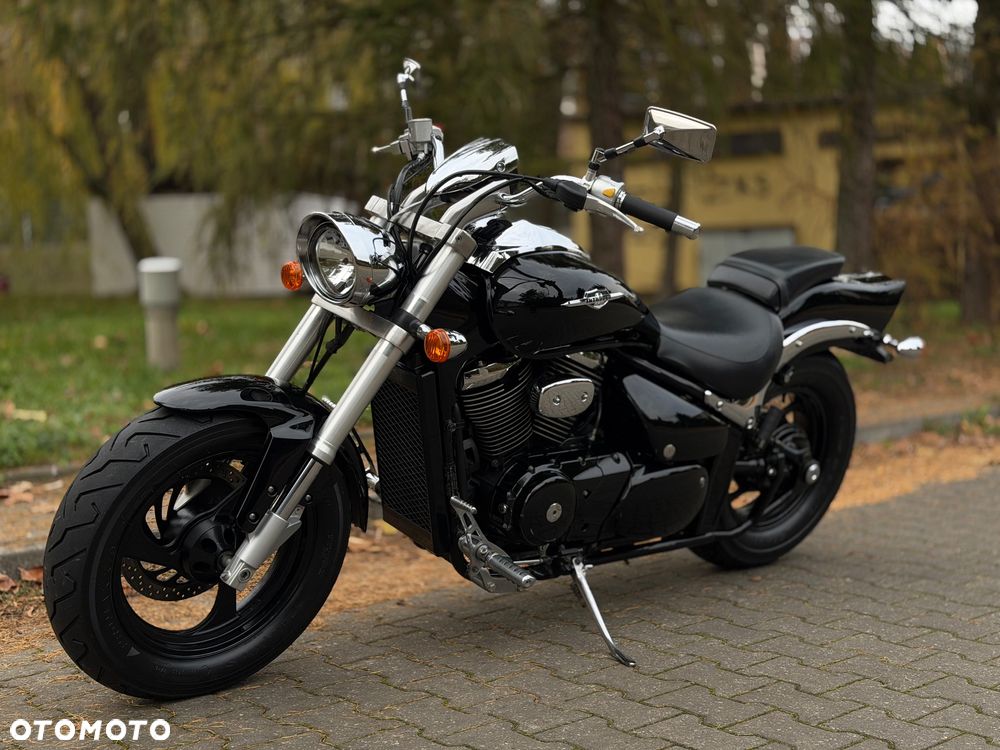 Suzuki Intruder - 1