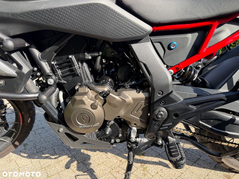 QJMOTOR SRT 600SX - 10