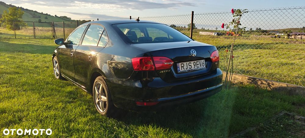 Volkswagen Jetta 1.6 TDI Trendline - 7