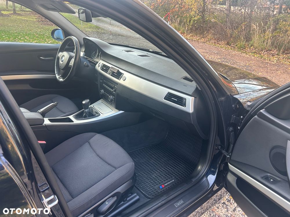 BMW Seria 3 318i Edition Sport - 12