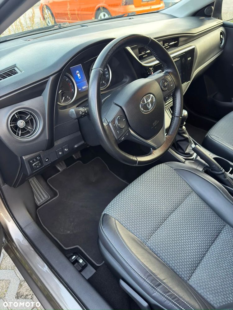 Toyota Corolla 1.6 Prestige EU6 - 26