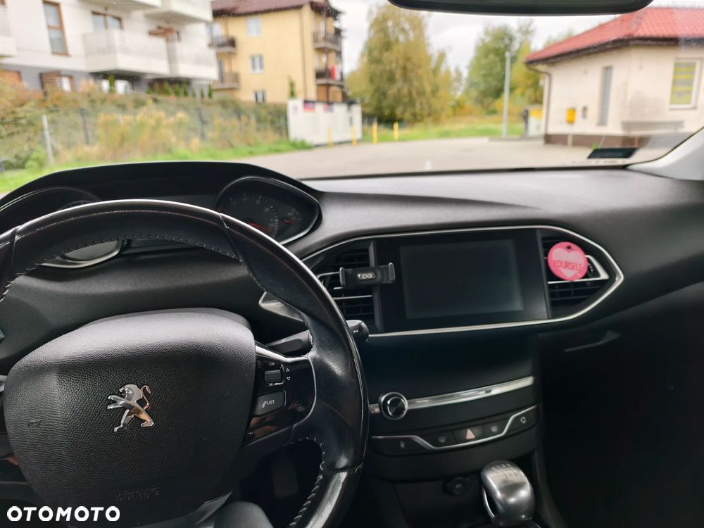 Peugeot 308 - 8