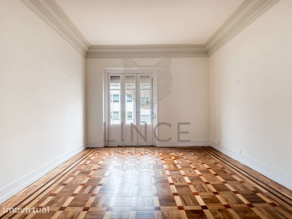 Penthouse T4+2, para recuperar, na Rua Rodrigo da Fonseca - Grande imagem: 5/47