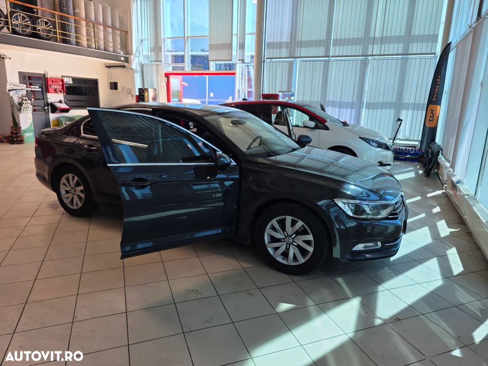 Volkswagen Passat - 4