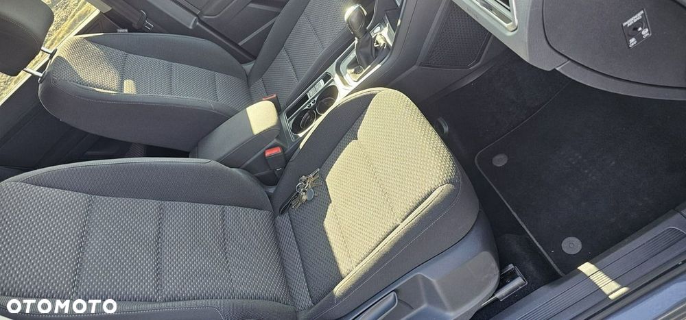 Volkswagen Touran - 17