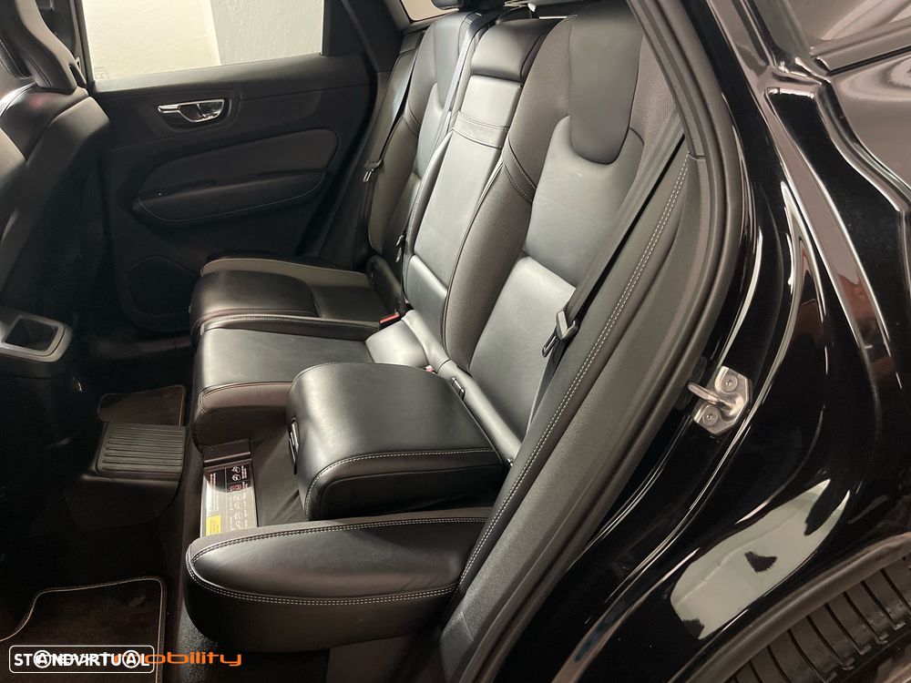 Volvo XC 60 2.0 T8 PHEV R-Design AWD - 13