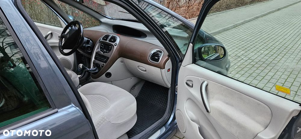 Citroën Xsara Picasso 1.6 HDI Exclusive - 19