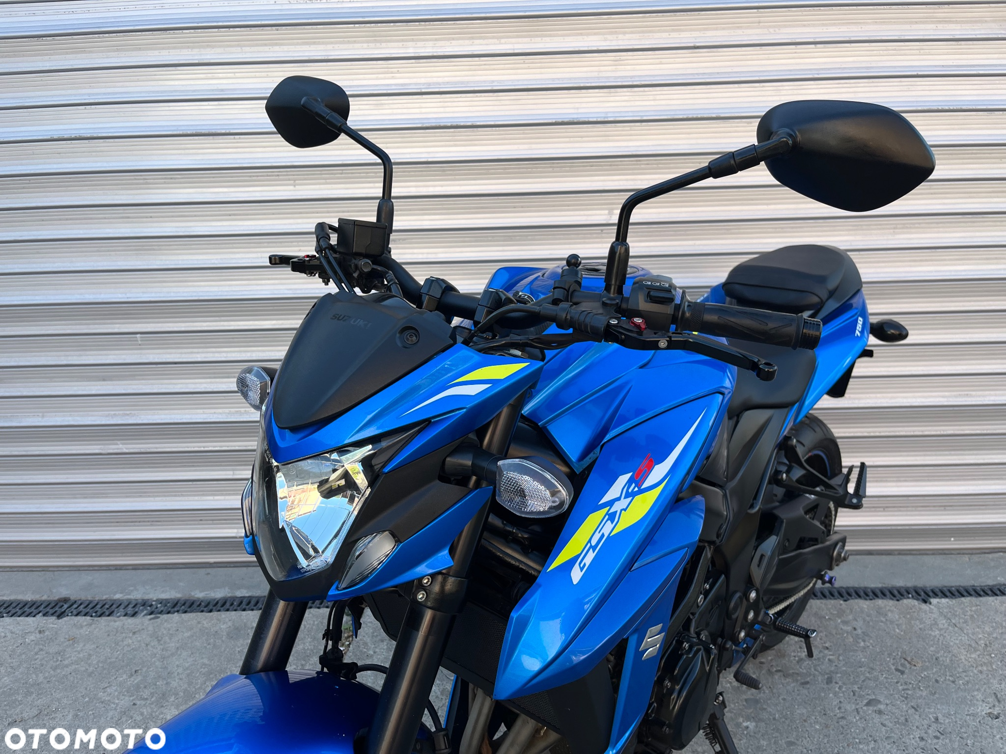 Suzuki GSX - 21