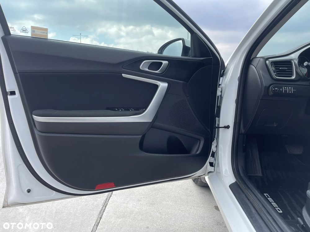 Kia Ceed 1.5 T-GDI M DCT - 11