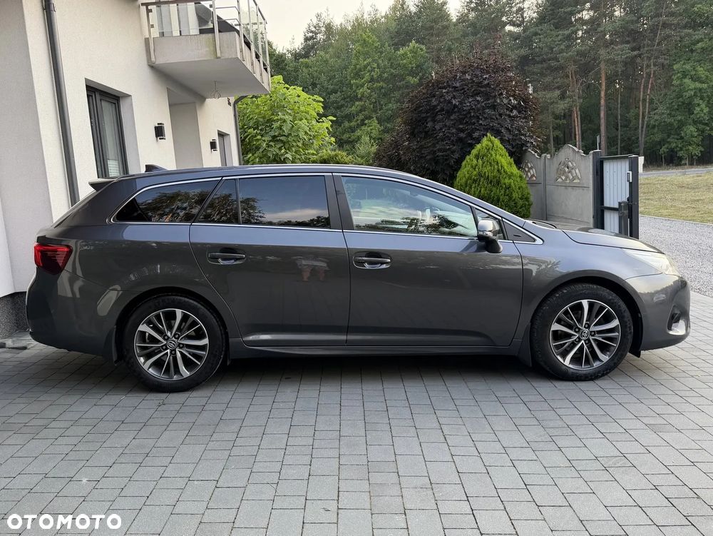 Toyota Avensis 1.8 Premium MS - 17