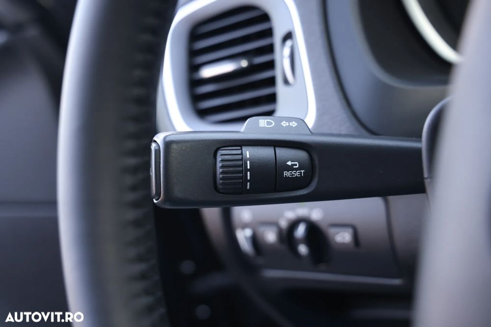 Volvo V40 D3 Geartronic Momentum - 36