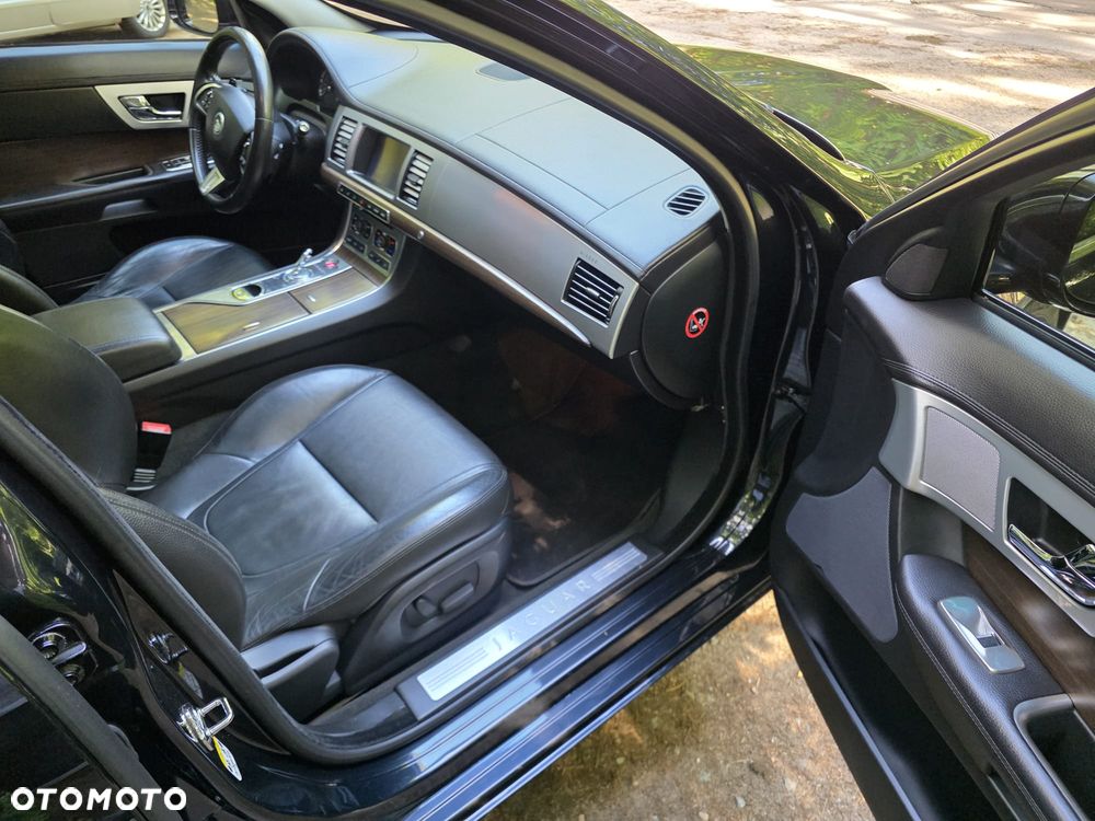 Jaguar XF 3.0 V6 D Luxury - 9