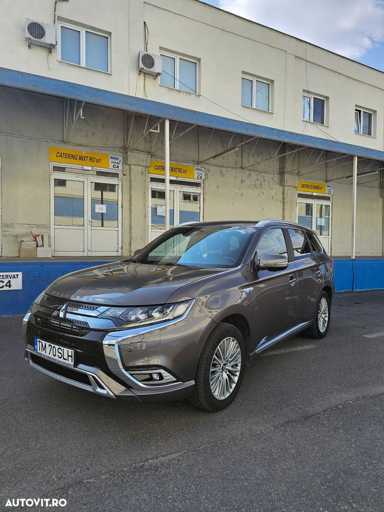Mitsubishi Outlander PHEV 2.4 L 4X4 Instyle - 2