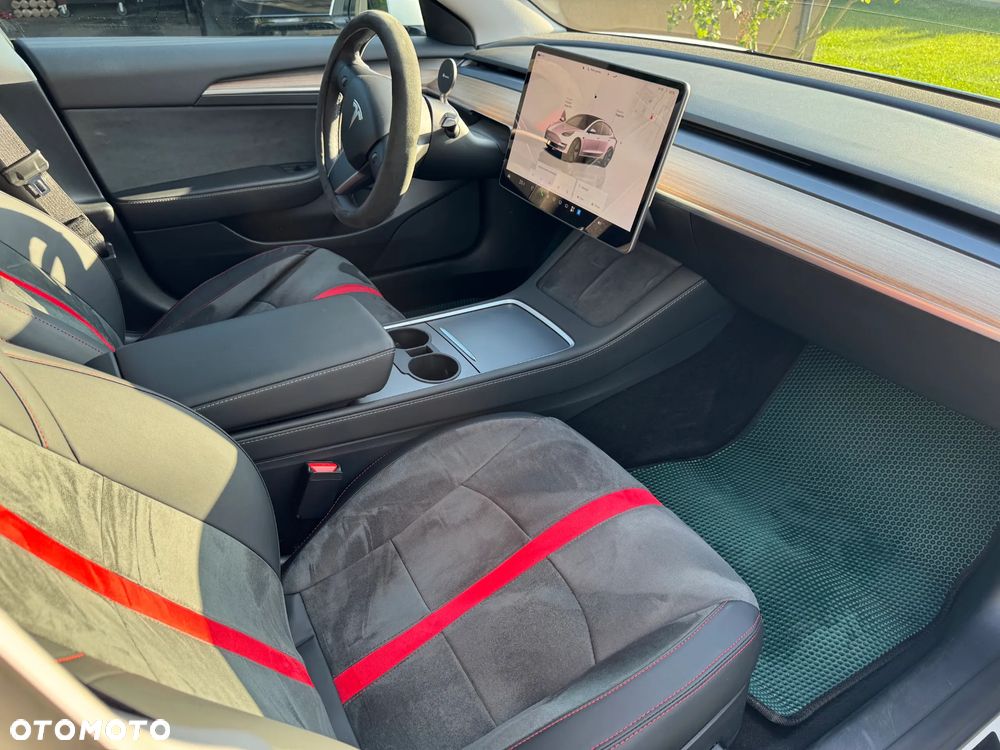 Tesla Model 3 - 4