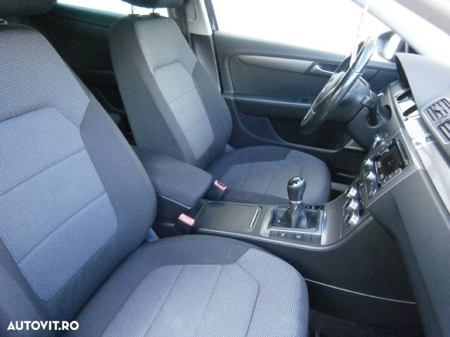 Volkswagen Passat 1.6 TDI BlueMotion Technology Comfortline - 12