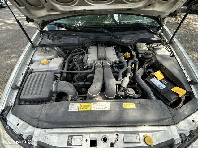 Opel Omega Caravan 2.5i V6 CD - 33