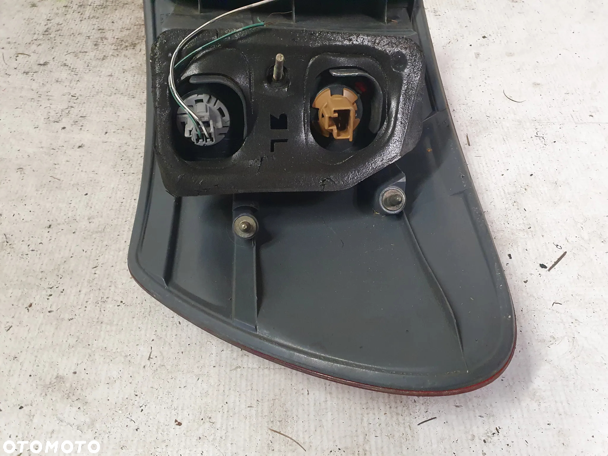 * LAMPA TYLNA LEWA TYŁ LEWO TOYOTA AVENSIS VERSO - 7