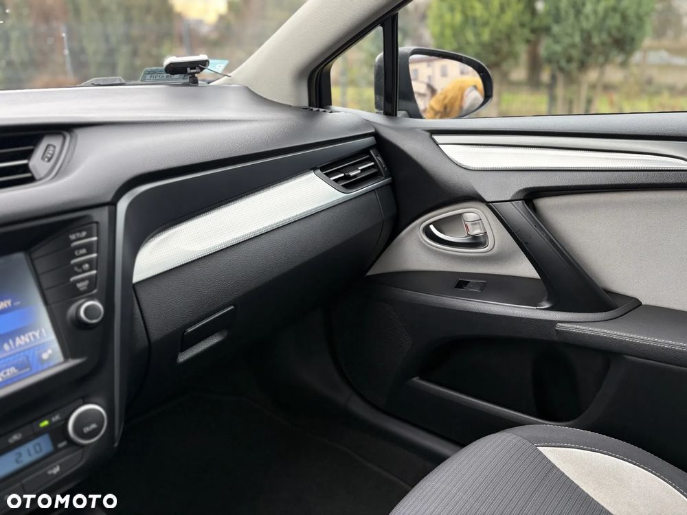 Toyota Avensis 1.8 Premium - 12