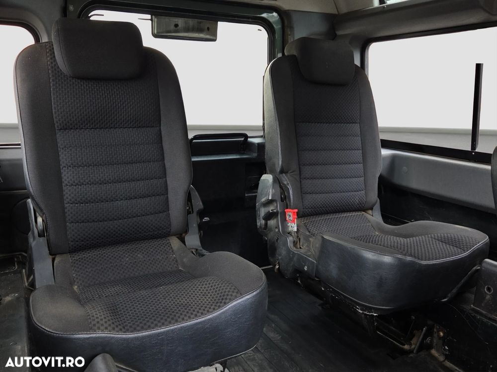 Land Rover Defender - 16