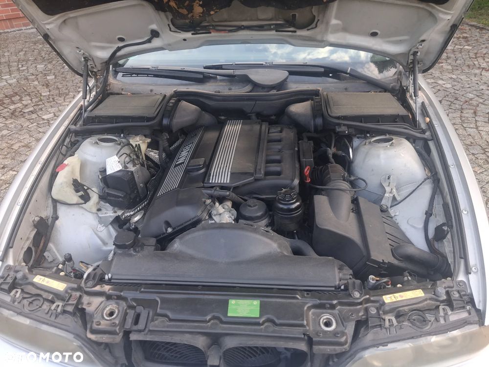 BMW Seria 5 525i - 5