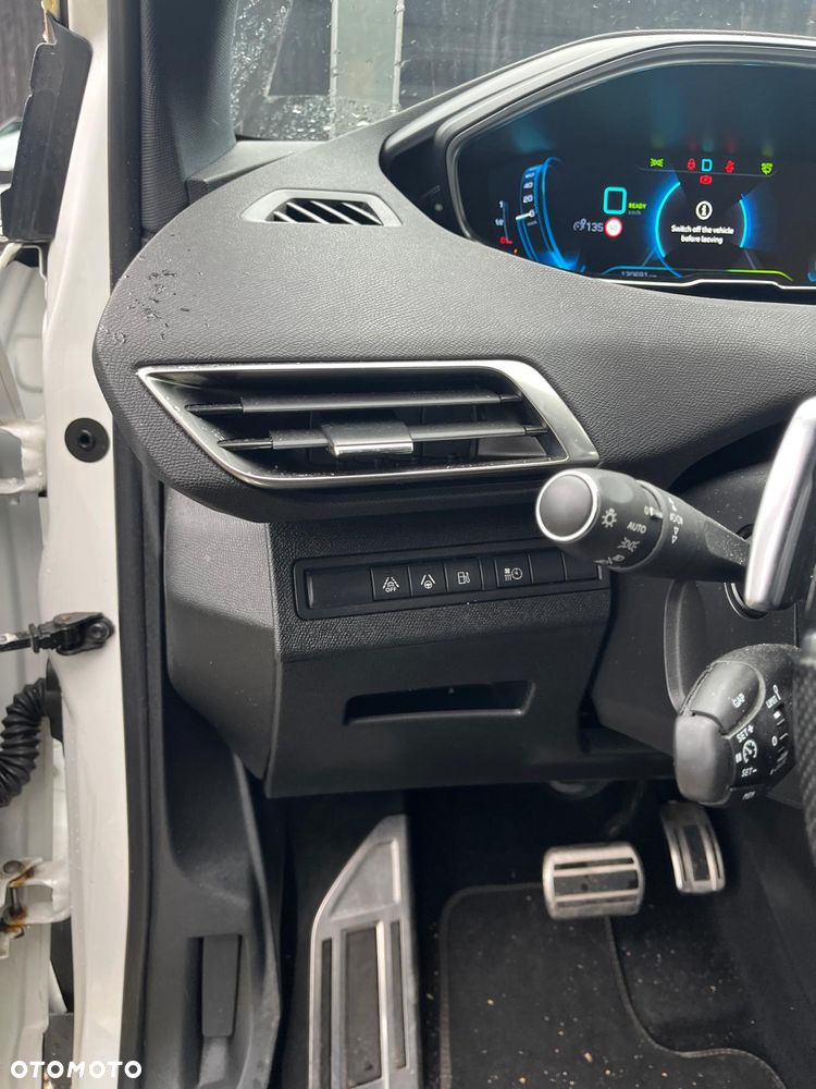 Peugeot 3008 1.6 PureTech HYbrid4 GT Line S&S EAT8 - 11